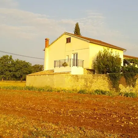 Quietly Country Terrace In Istra Pifari